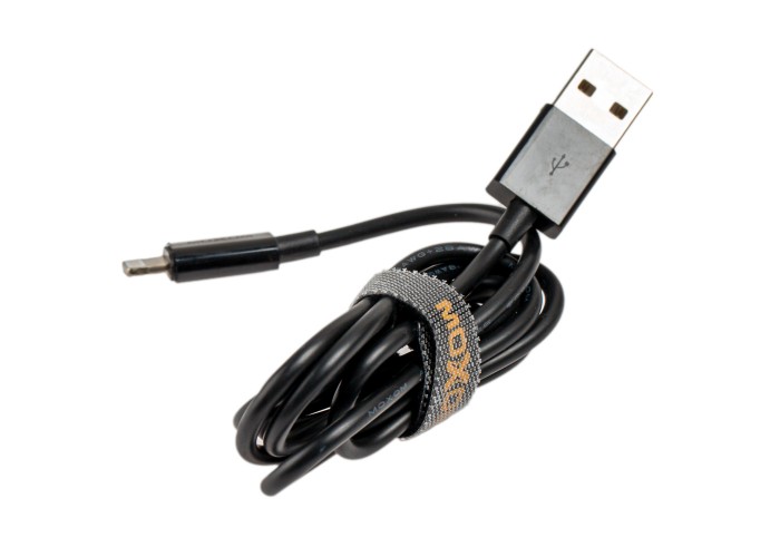 Автомобильное зарядное устройство Moxom MX-VC01 lightning 3USB/3,4A черный