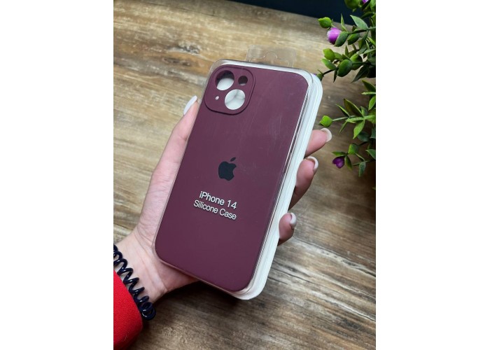 Силиконовый чехол c закрытой камерой Apple Silicone Case Plum для iPhone 14